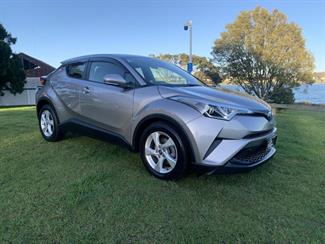 2017 Toyota C-HR - Thumbnail