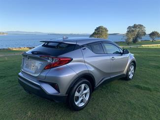 2017 Toyota C-HR - Thumbnail