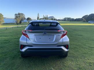 2017 Toyota C-HR - Thumbnail