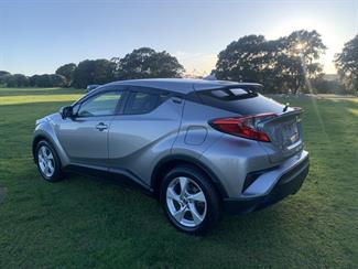 2017 Toyota C-HR - Thumbnail