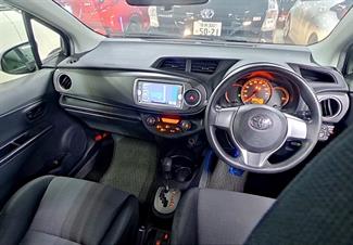 2013 Toyota Vitz - Thumbnail