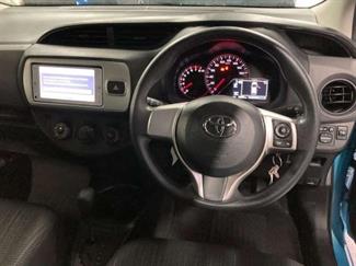 2014 Toyota Vitz - Thumbnail