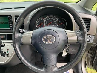 2006 Toyota WISH - Thumbnail